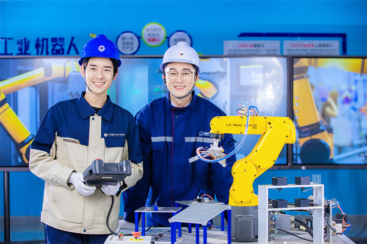 開年換工作？就要換工資高的！西安電工PLC技術(shù)去哪里學(xué)？