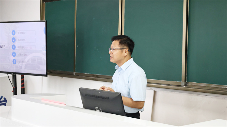 校企合作促就業(yè)，筑夢(mèng)未來(lái)正當(dāng)時(shí) ——西安銳新汽車服務(wù)有限公司專場(chǎng)招聘宣講會(huì)走進(jìn)西安萬(wàn)通