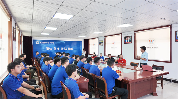 西安萬(wàn)通攜手電車幫特斯拉專修，專場(chǎng)招聘助力學(xué)子逐夢(mèng)新能源汽車時(shí)代