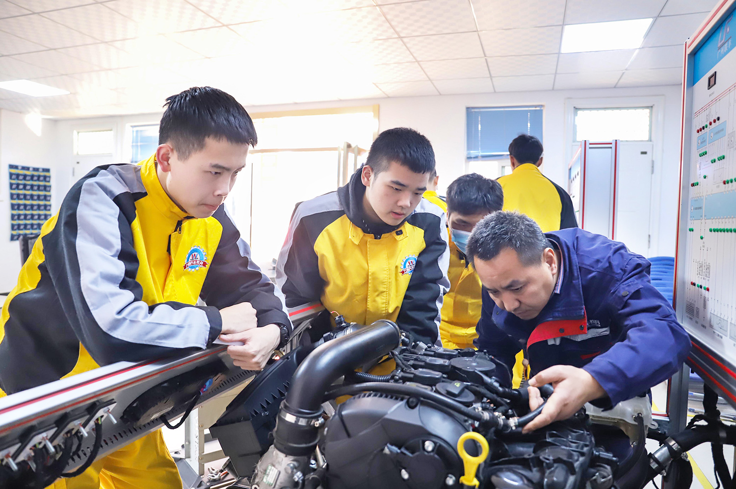 整車檢測維修實訓課堂8
